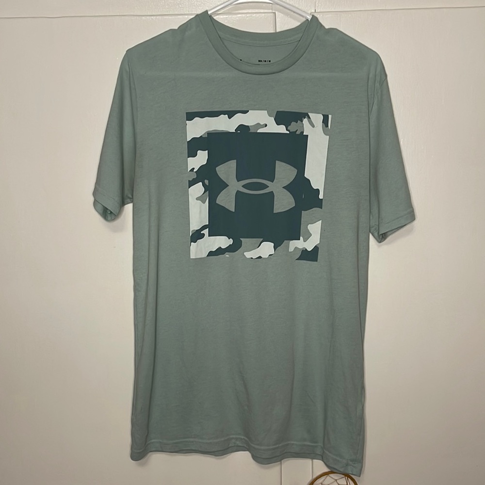 Under Armour Heat Gear loose fit Men’s t-shirt Sz Med